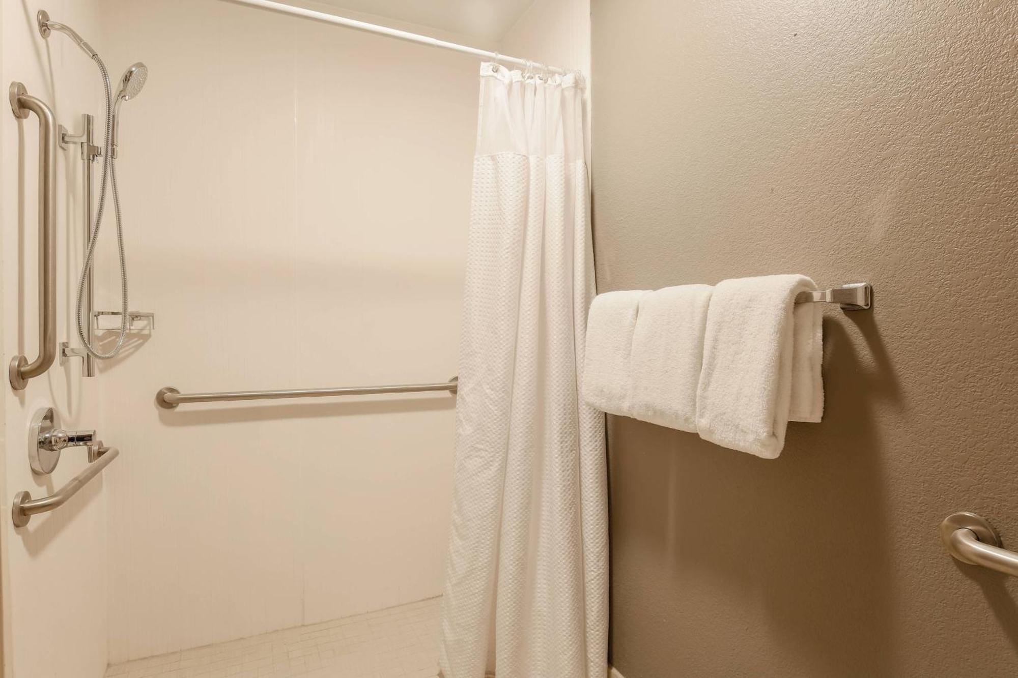 Courtyard By Marriott Monroe Airport Hotel Exterior foto
