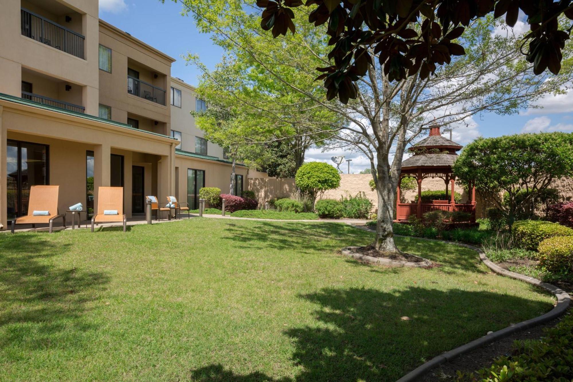 Courtyard By Marriott Monroe Airport Hotel Exterior foto