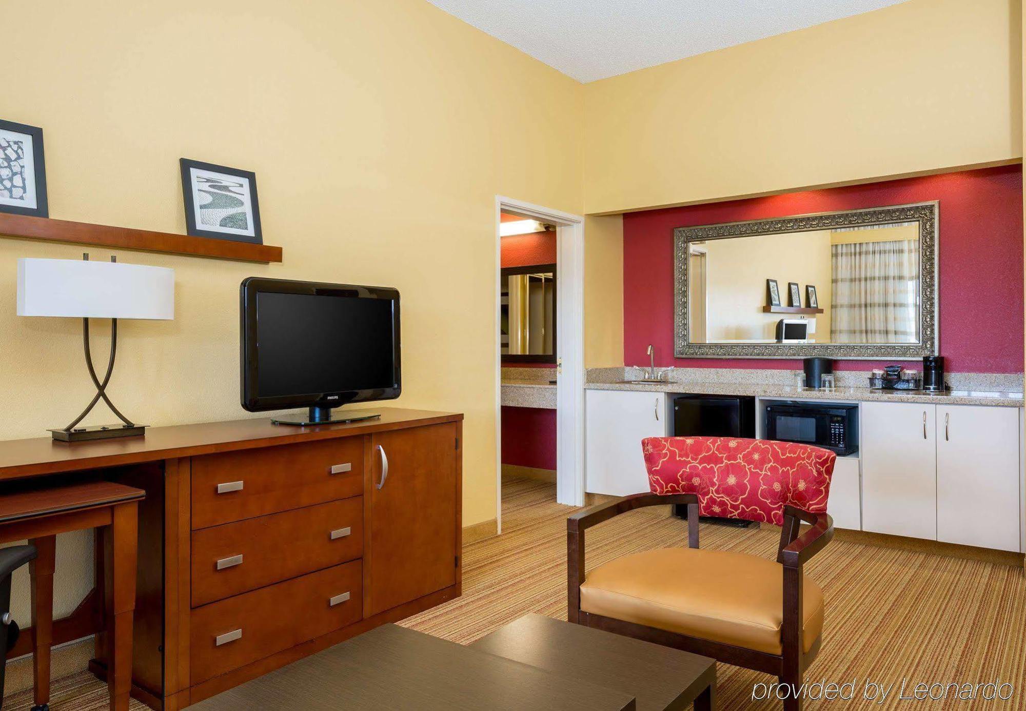 Courtyard By Marriott Monroe Airport Hotel Exterior foto